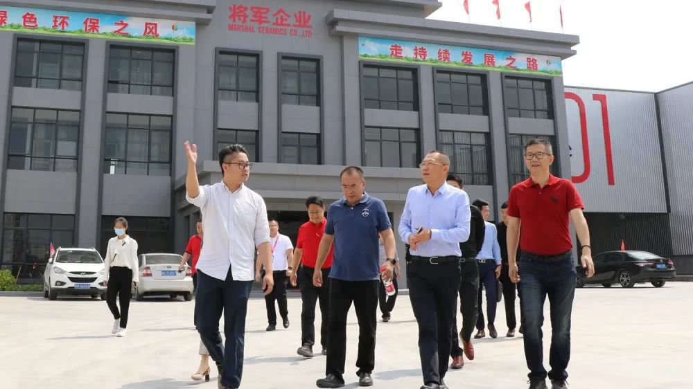 聚焦|深家協(xié)佛山巖板企業(yè)調研組蒞臨將軍企業(yè)參觀(guān)考察！(圖1)