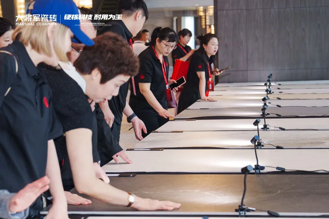 打破價(jià)格內卷，聚焦價(jià)值升維！大將軍瓷磚重新定義瓷磚耐用標準(圖8)