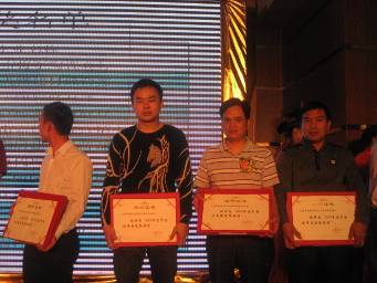 2011年度中國優(yōu)秀陶瓷經(jīng)銷(xiāo)商頒獎典禮，大將軍載譽(yù)而歸！
(圖8)