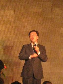 2011年度中國優(yōu)秀陶瓷經(jīng)銷(xiāo)商頒獎典禮，大將軍載譽(yù)而歸！
(圖1)