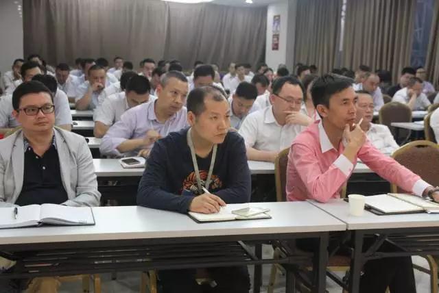 強化學(xué)習交流 提升核心競爭力——將軍企業(yè)4月工作會(huì )議圓滿(mǎn)召開(kāi)
(圖2)