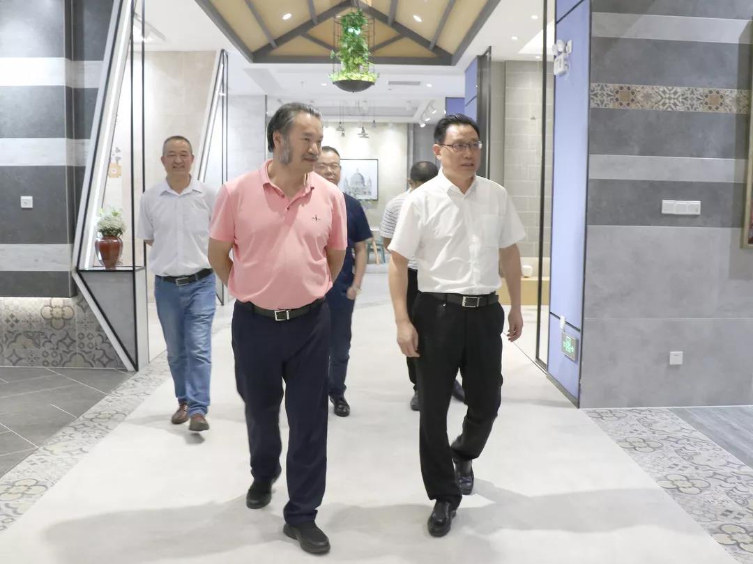 頭條丨衡陽(yáng)政府考察團再度走進(jìn)將軍企業(yè)，共商發(fā)展未來(lái)！
(圖4)